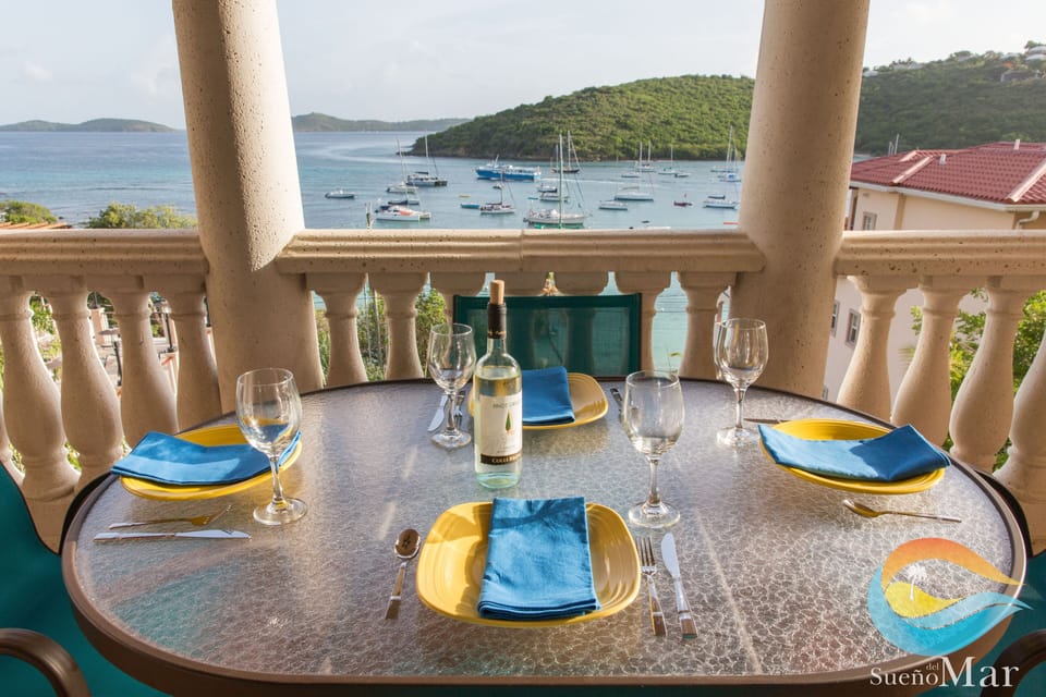 Balcony dining for up to 6