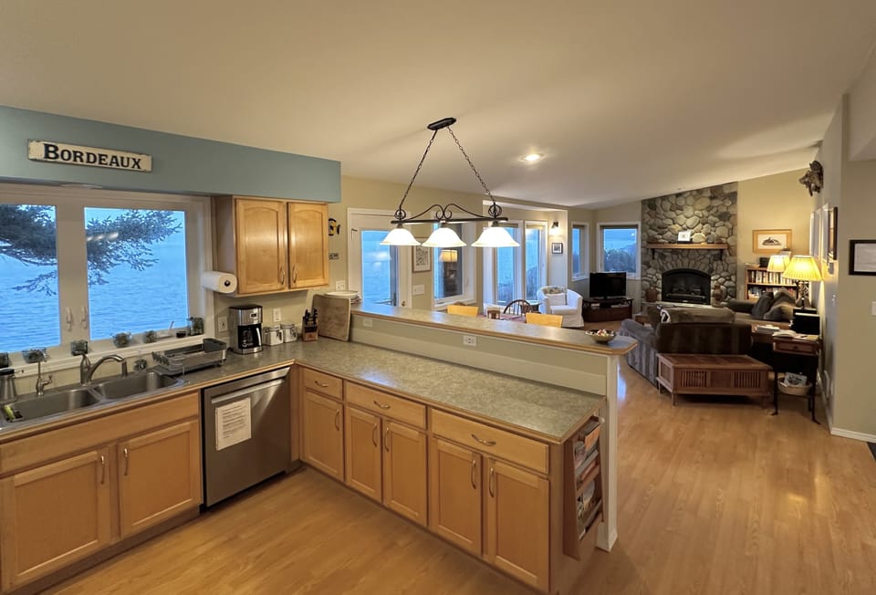 Kitchen boasts high quality cookware - cook a Thanksgiving Meal and then some.