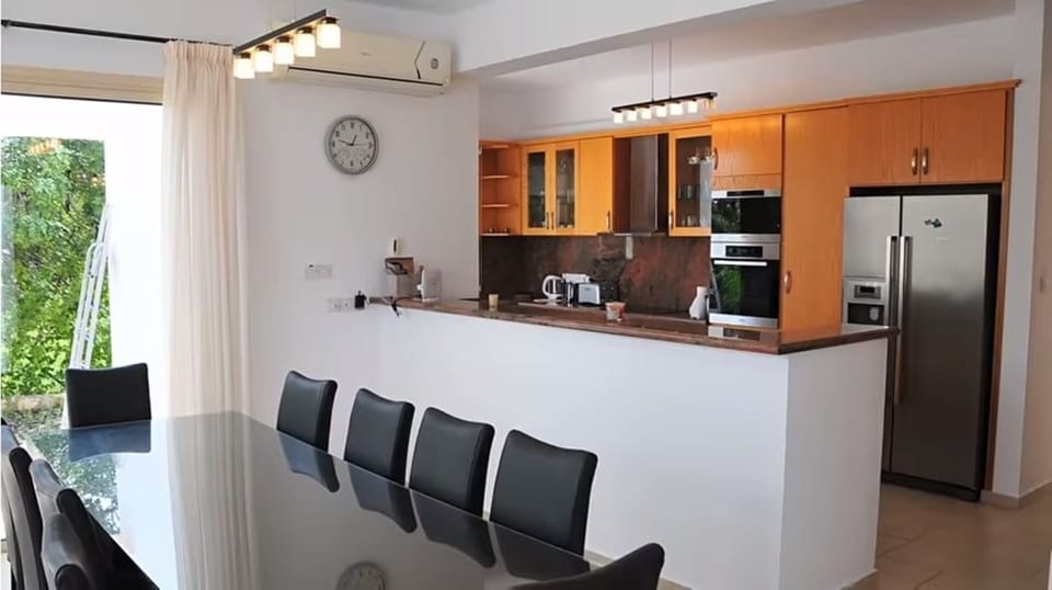 Kithcen Table & Bar