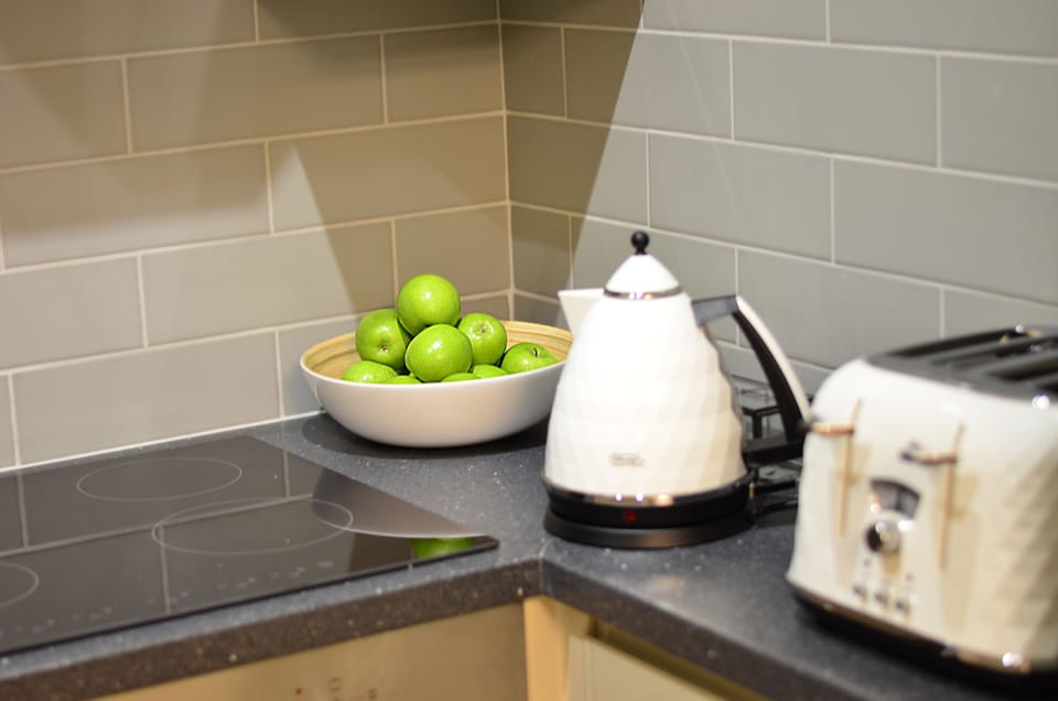 Kettle and toaster set