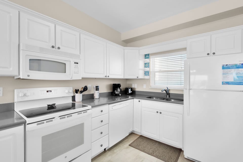 Kitchen has plenty of counter space