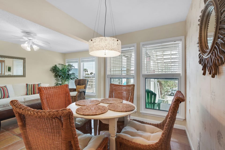 Dining table seats 4