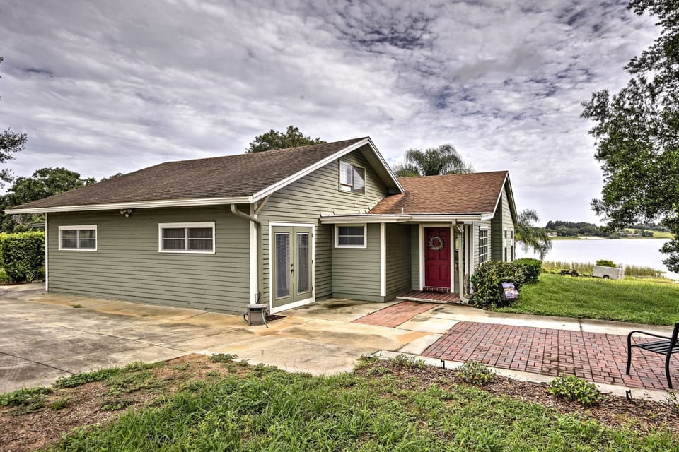 Home Exterior | Ample Driveway Parking