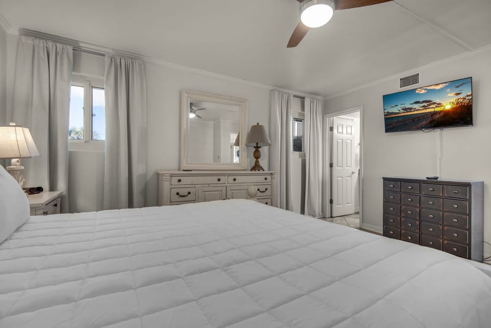 Guest bedroom suite