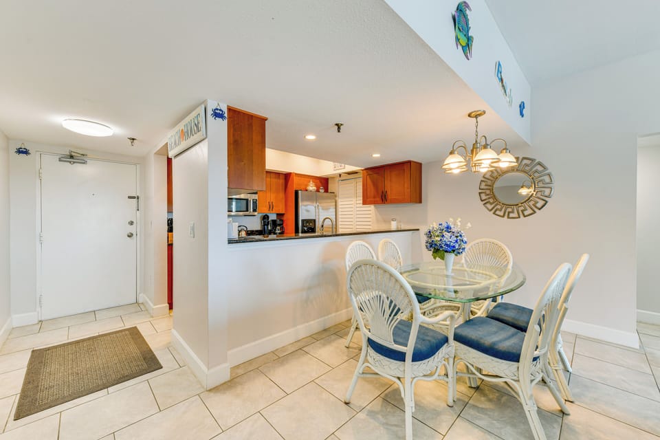 Dining Area | Dishware/Flatware