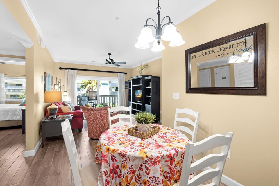 Dining table seats 4
