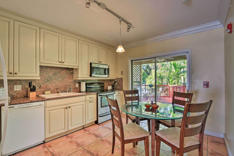 Kitchen | Dishware/Flatware