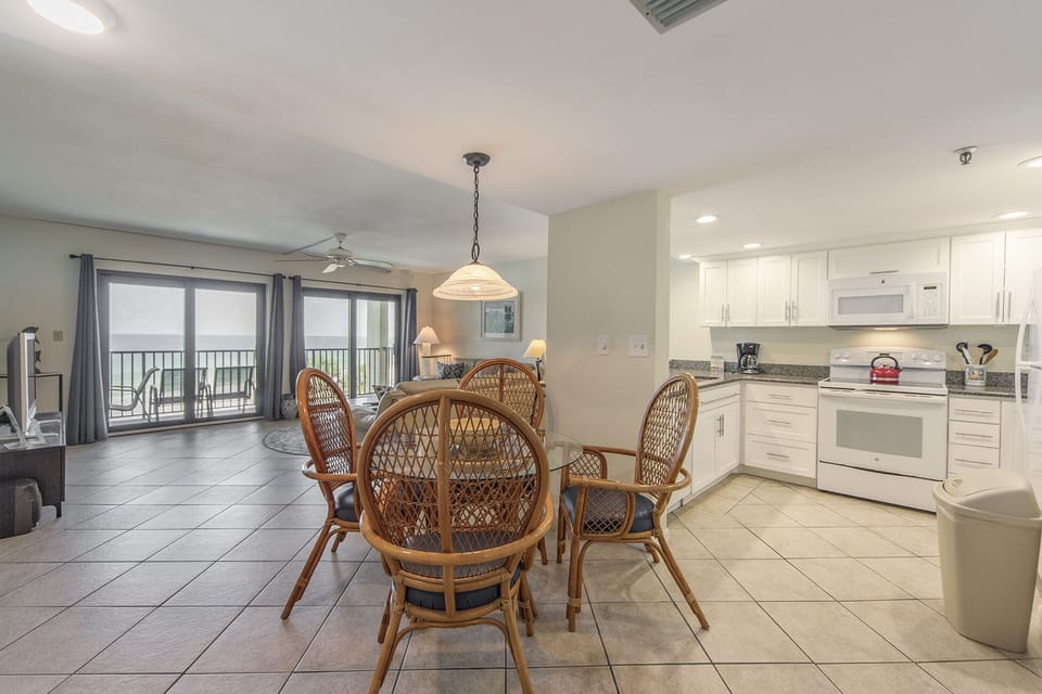 The Shores 403 Dining Room