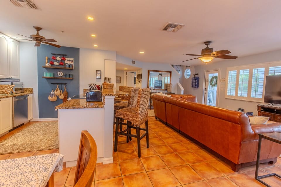 Living Room/Kitchen