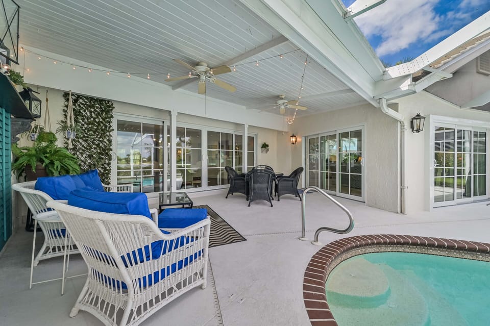 SW28503 - The screened in pool area is equipped with a cabana bathroom, lounge chairs, seating and dining area with BBQ, and offers beautiful lake view!