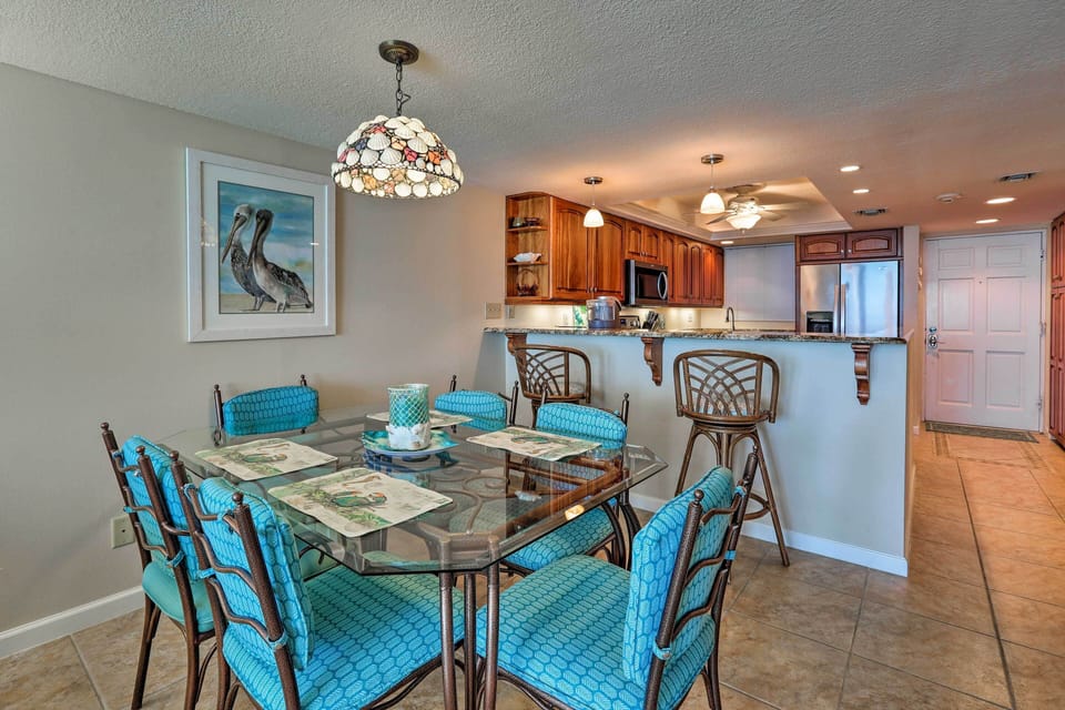 Dining | Breakfast Bar w/ Seating for 2