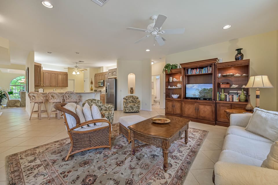 SW9872 - The family room is equipped with a flat screen TV
