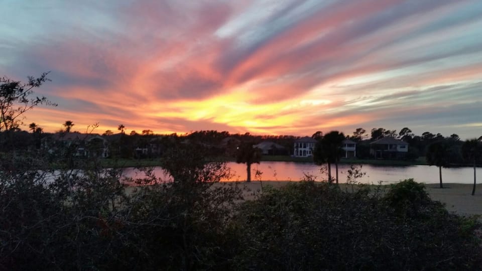 Barefoot Cove offers gorgeous sunsets over the lake and course!