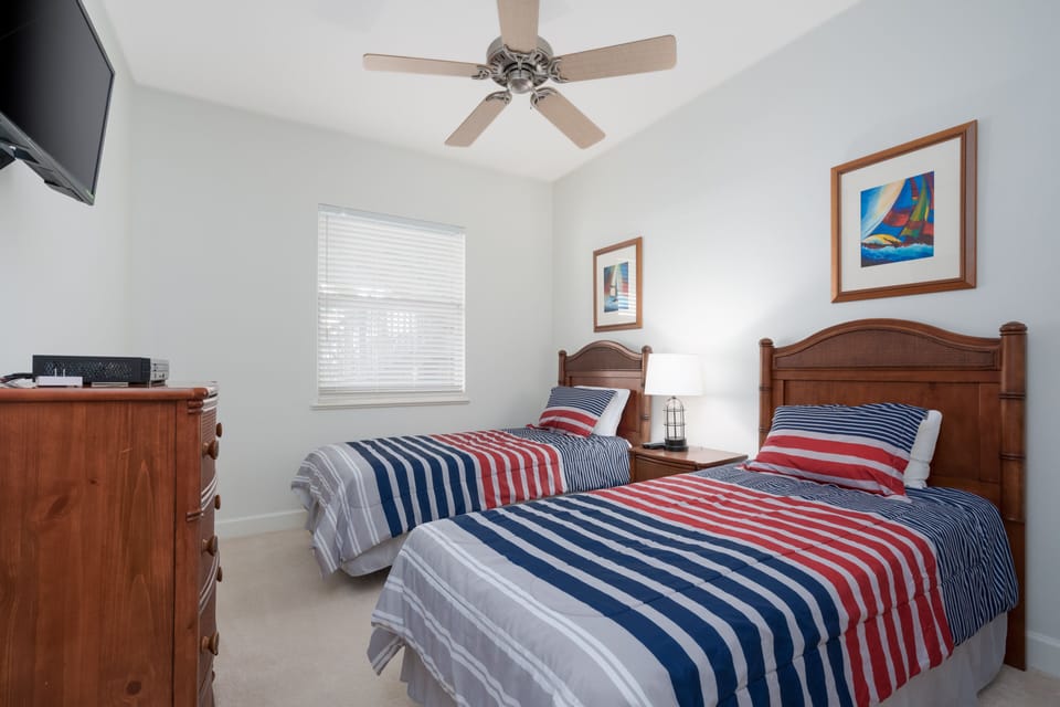 2 Twin Beds with TV