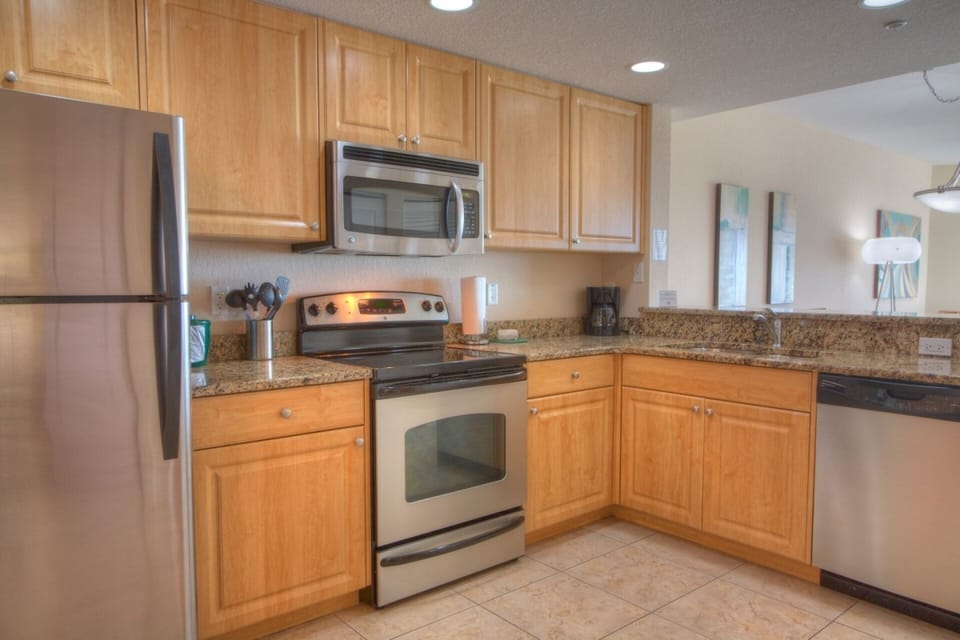 Stainless Steel Appliances & Granite Countertops