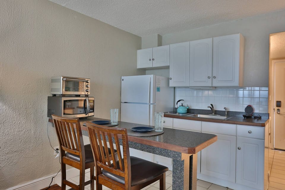 Counter seating and small kitchen appliances for light meals.