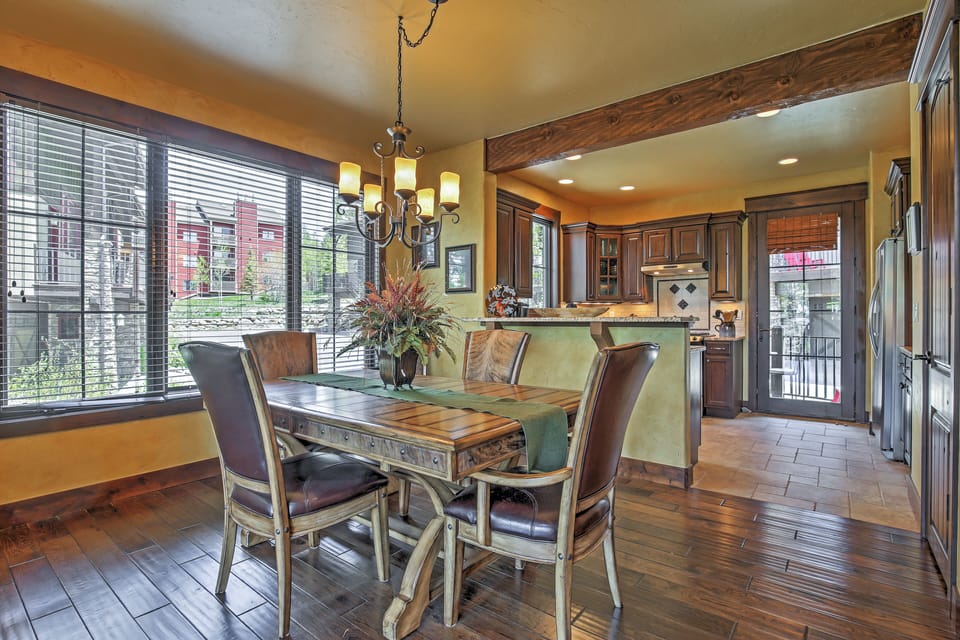 Dining Area | Dishware & Flatware Provided