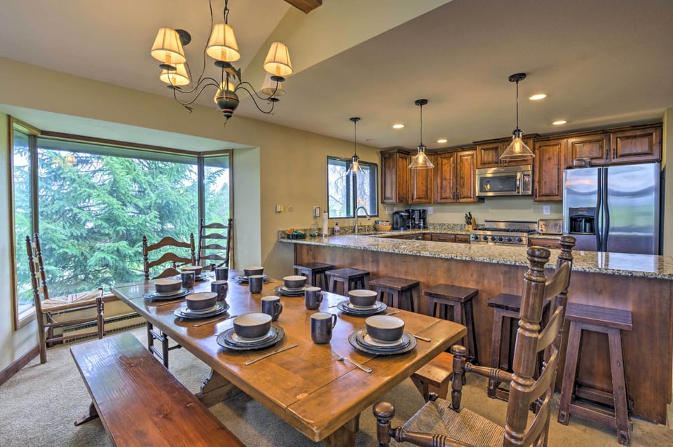 Dining Table | Dishware & Flatware Provided