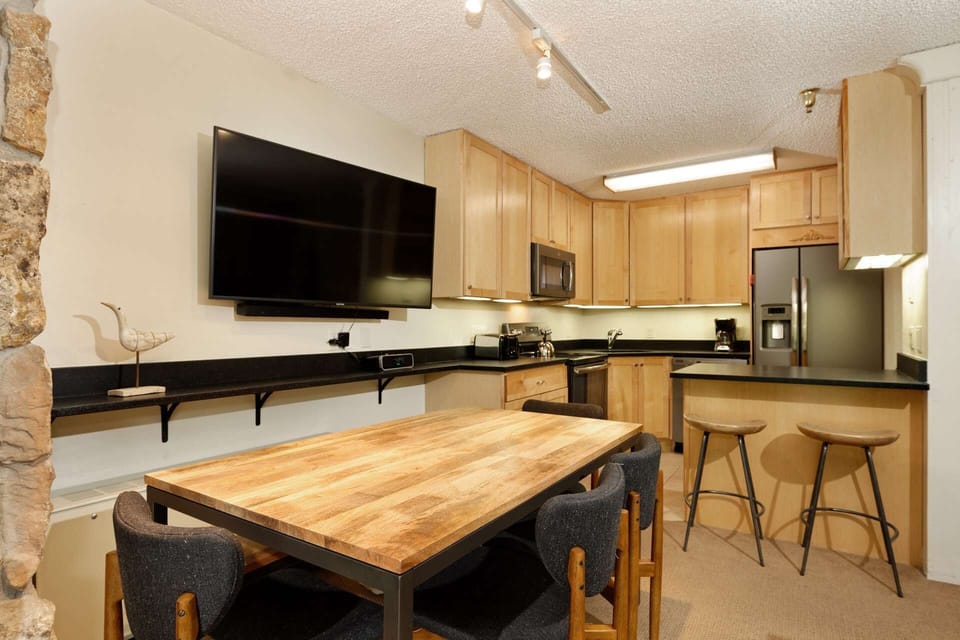 Watch all your favorite sports, news or shows on the new flat screen TV.