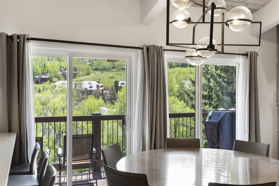 Enjoy dining at the table, breakfast bar or sip a cup of coffee on the deck.  So many great choices to enjoy the view!