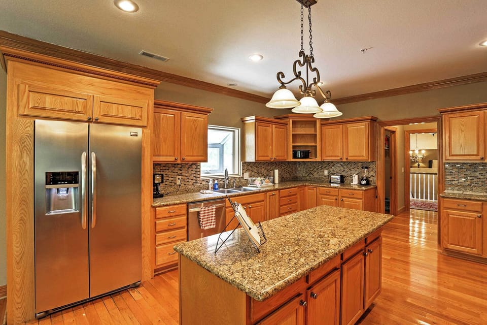 Fully Equipped Kitchen | Crock-Pot | Blender | Toaster