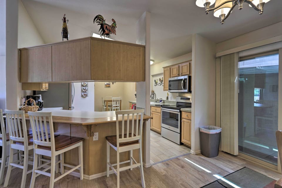 Kitchen | Breakfast Bar