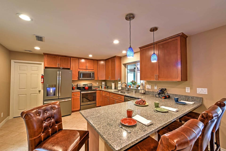 Kitchen | Fully Equipped w/ Cooking Essentials