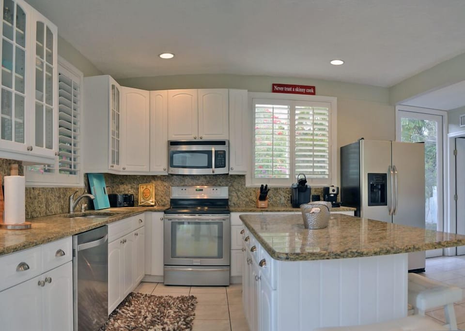 full kitchen