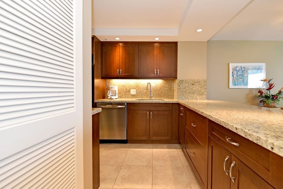 Newly remodeled, sure to please the chef in your family.