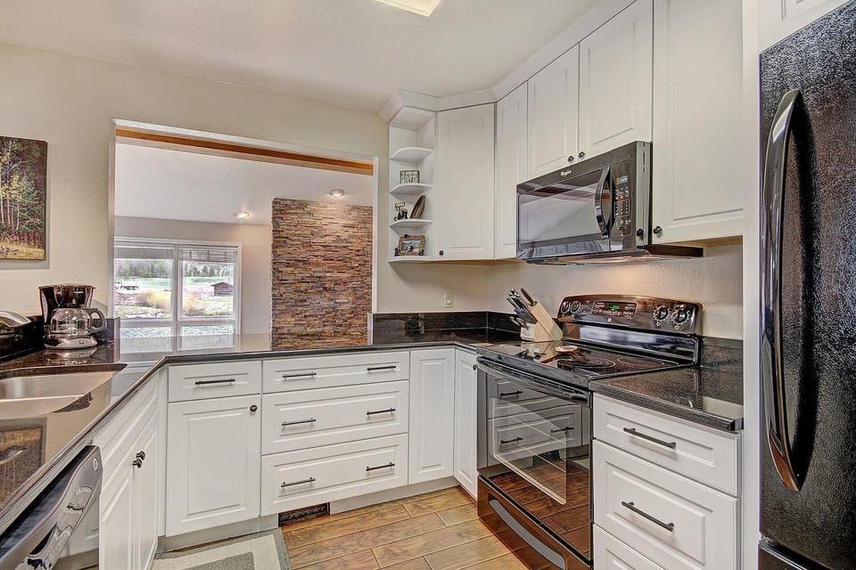 Beautiful Fully Equipped Kitchen Beautiful Fully Equipped Kitchen 