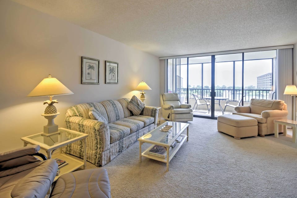 Living Room | Free WiFi | Sleeper Sofa