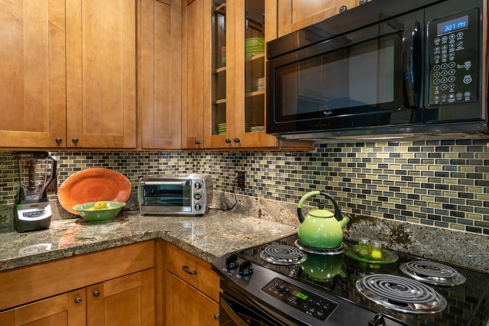 Regency 111 Kitchen area detail with tile backsplash