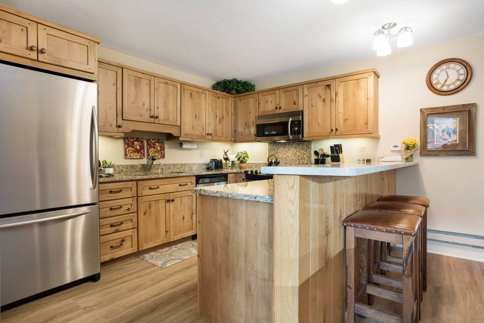 Feel part of the group as you prepare meals in the fully equipped kitchen with granite countertops and stainless steel appliances.