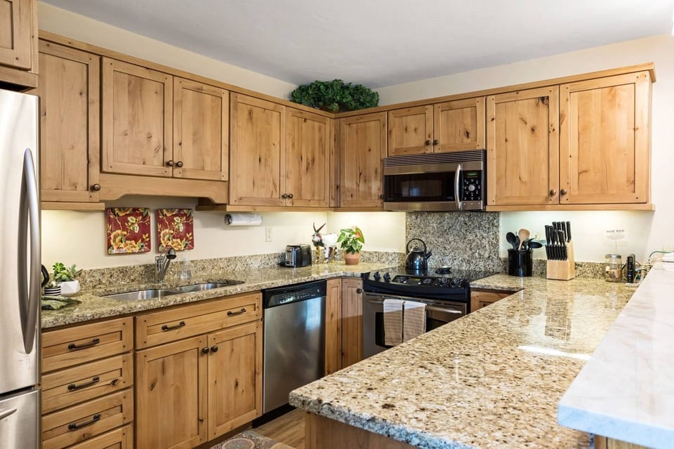 Cook up a storm in this stylish kitchen.