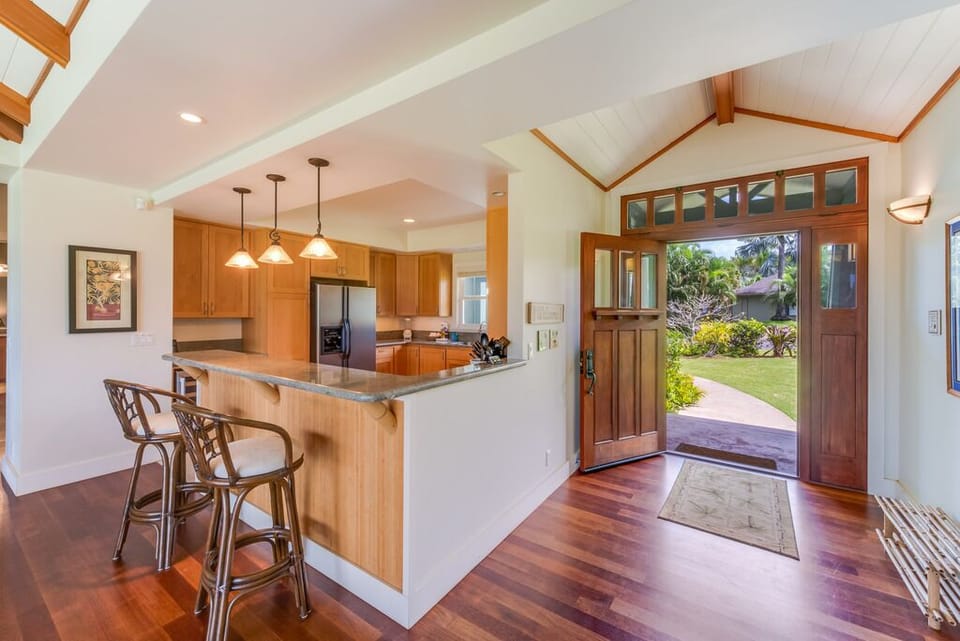 Kitchen / Foyer - Kitchen / Foyer