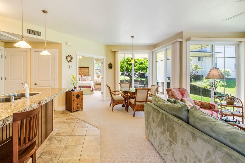 Kitchen / Living Area - Kitchen / Living Area