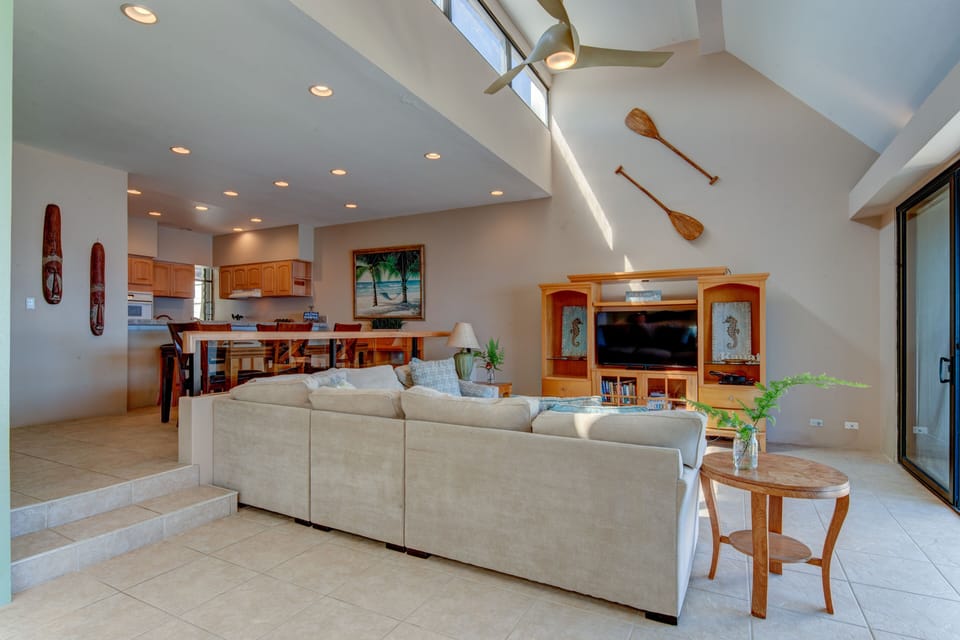 Living / Dining Area - Living / Dining Area