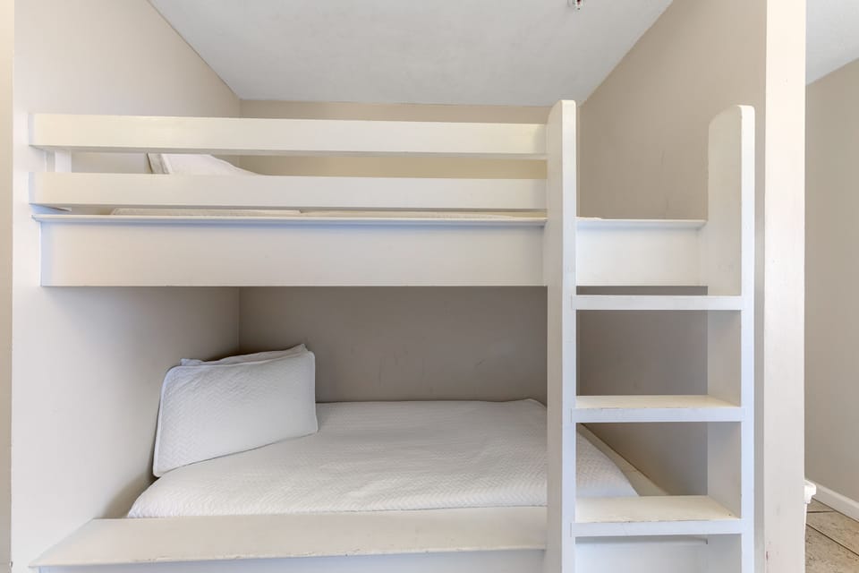 Bunk Alcove