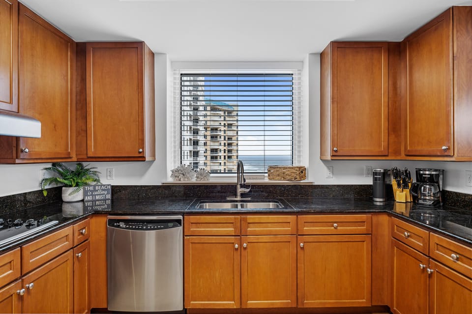 Full kitchen