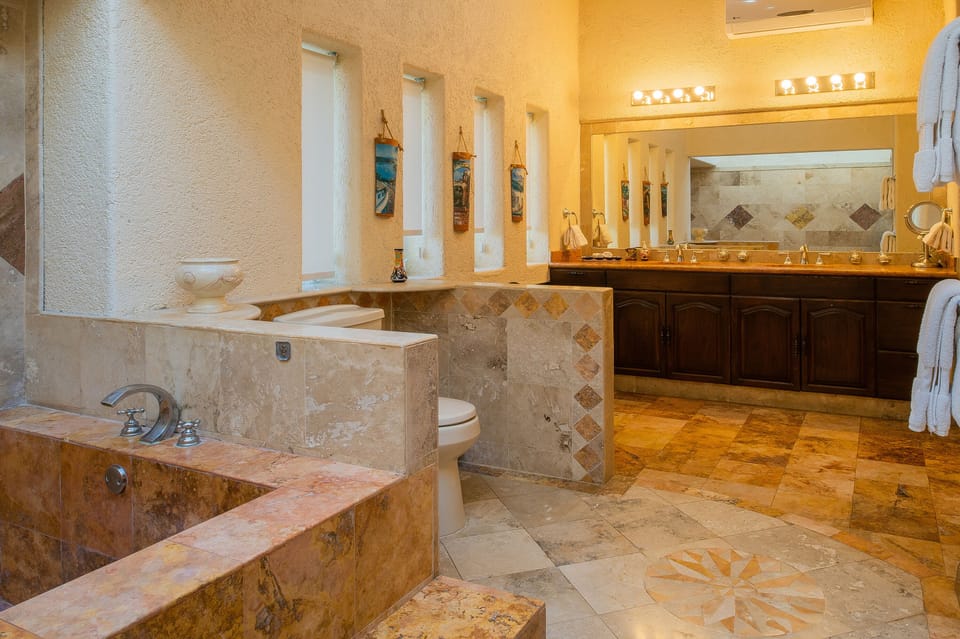 En suite bathroom with bath tub