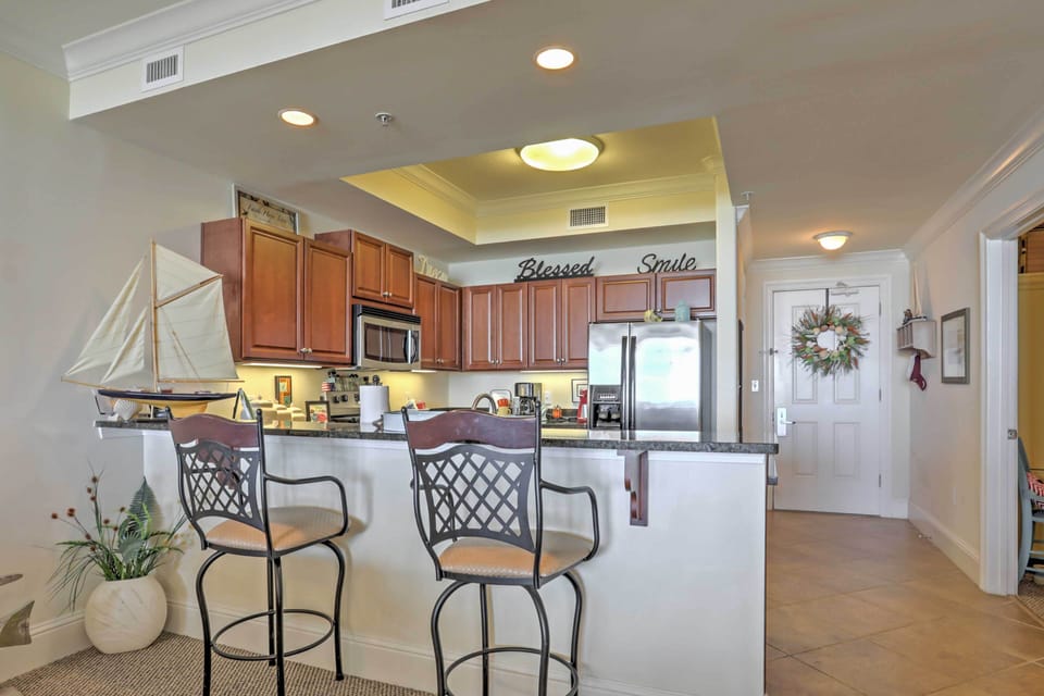 Kitchen | Breakfast Bar w/ Seating