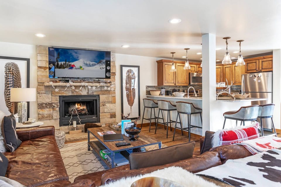 Open Floor Plan keeps your group comfortably together.