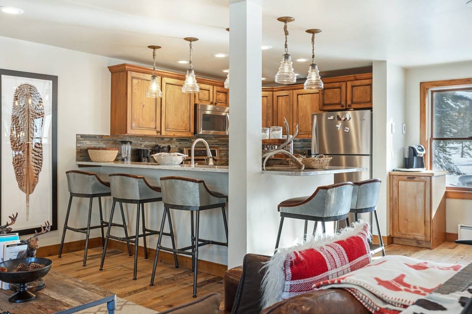 Gather around the kitchen in the morning for a breakfast before hitting the slopes or wind-down drinks after.
