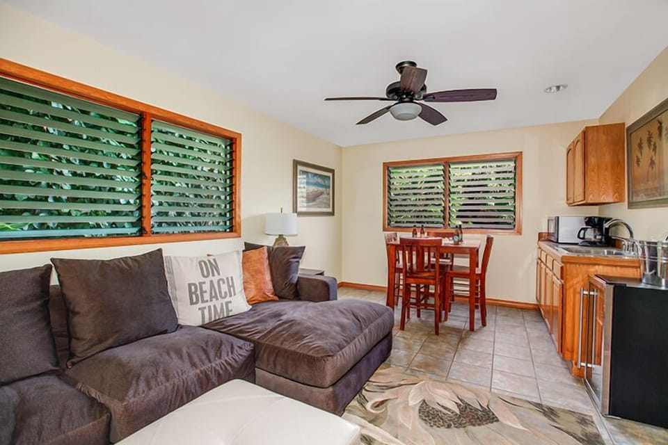 Kahele Kai family room/mini bar - The entry level is where the cozy family room is located, it has a comfy couch, perfect to watch the large TV, and is beyond expectations. There is also a mini kitchen, a bath, and the 3rd bedroom.