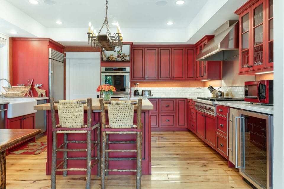 This spacious kitchen is a chef's dream!
