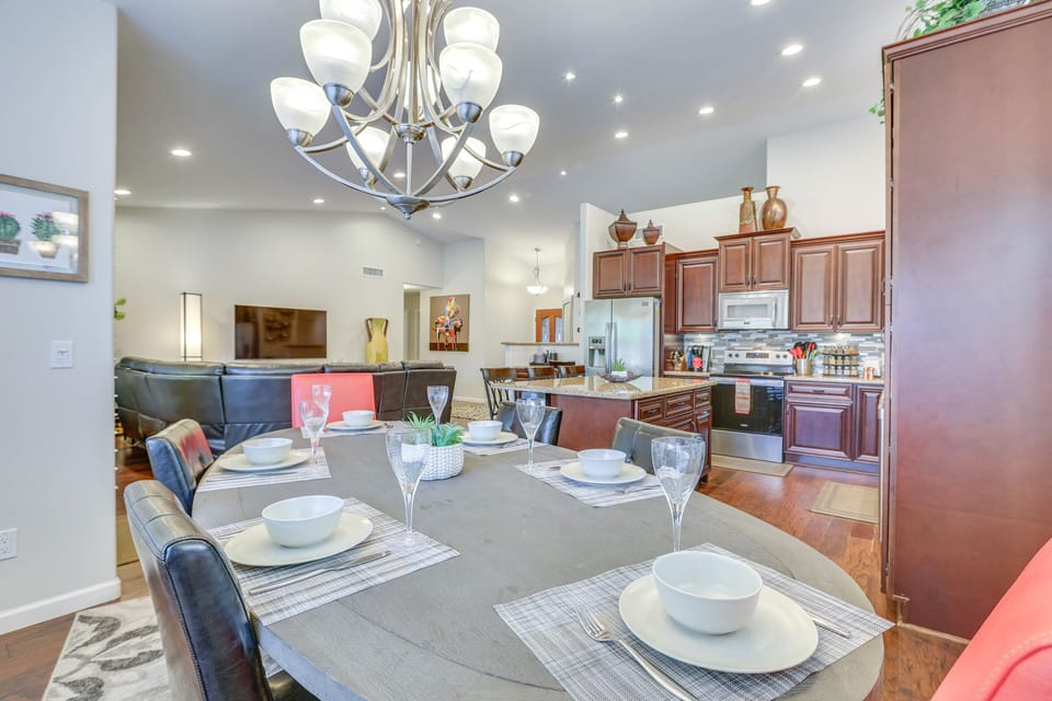 Dining Area | Dishware & Flatware Provided