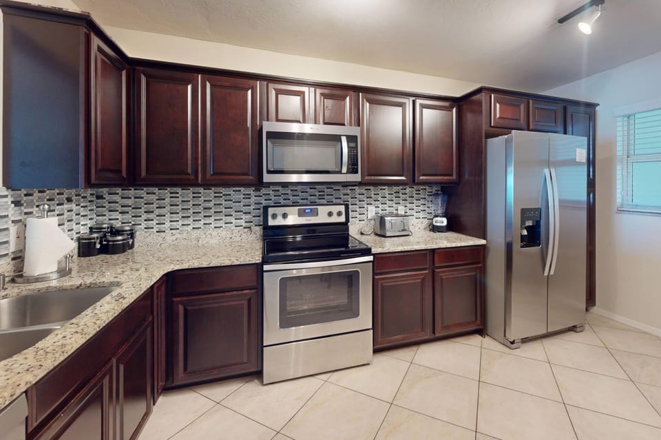 Fully equipped kitchen with granite countertops for all you meal prep