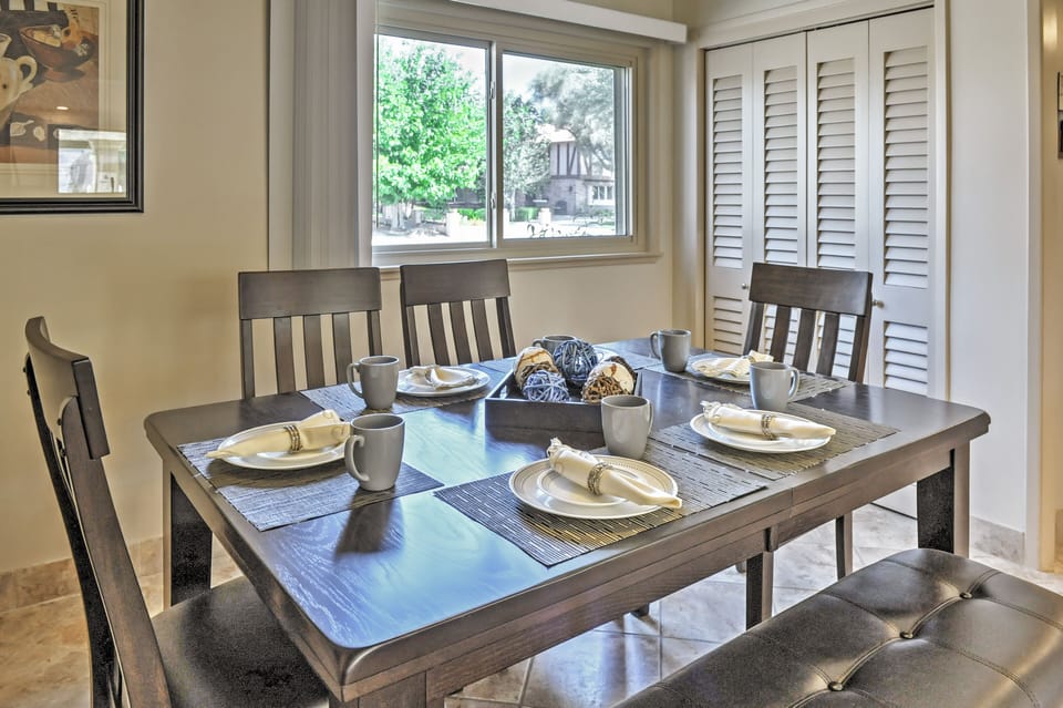 Dining Area | Dishes & Flatware Provided