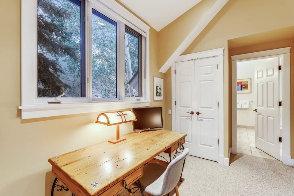 Large Desk - Large guest suite includes a nice desk if you have to work when you are away.