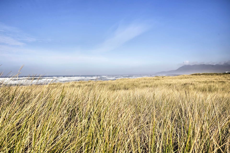 Nedonna Beach (2 blocks) | Manhattan Beach State Recreation Site (0.5 miles)